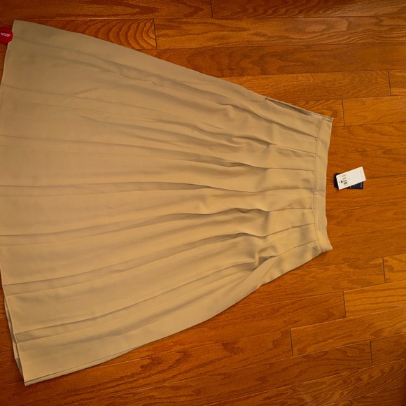 Polo pleated midi skirt - Picture 2 of 3